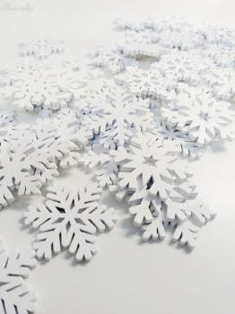 10 weiße Schneeflocken Holz